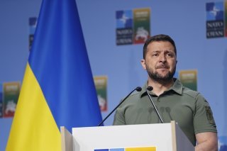 Le président ukrainien Volodymyr Zelensky a salué l'annonce de ces engagements, tout en soulignant qu'ils ne pouvaient se substituer à une adhésion de son pays à l'Otan.